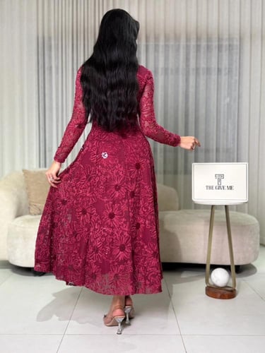 فستان دانتيل واسع بتصميم كلاسيك مع تطريز بارز وقصة...