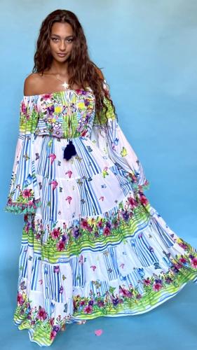 Long dress with open shoulders