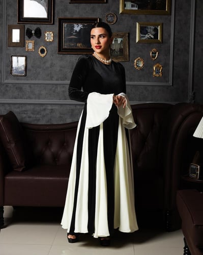 فستان مخمل بأكمام واسعه وقصات