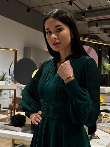 فستان كريب مزين بالكرستال