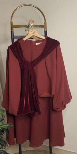 Set with velvet scarf