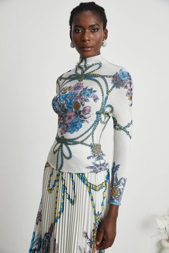 SET SKIRT AND BLOUSE