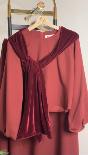 Set with velvet scarf