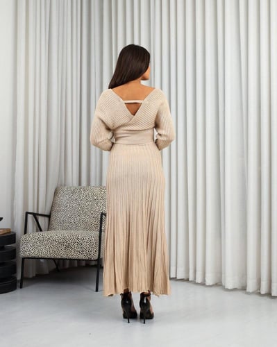 تنورة وبلوزه تريكو