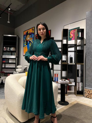 فستان كريب مزين بالكرستال