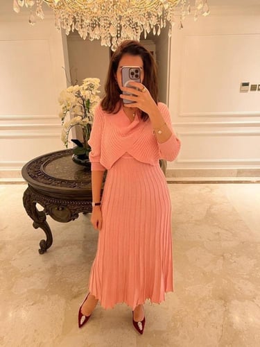 تنورة وبلوزه تريكو