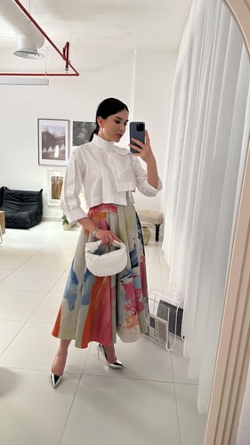 طقم تنورة ملونه وقميص