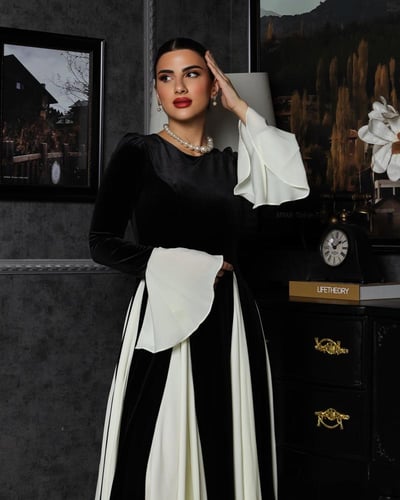 فستان مخمل بأكمام واسعه وقصات