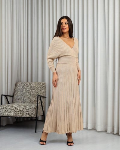 تنورة وبلوزه تريكو