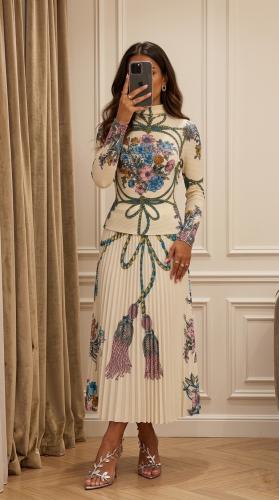 SET SKIRT AND BLOUSE