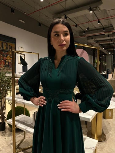 فستان كريب مزين بالكرستال