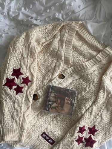 Taylor swift’s cardigan Red
