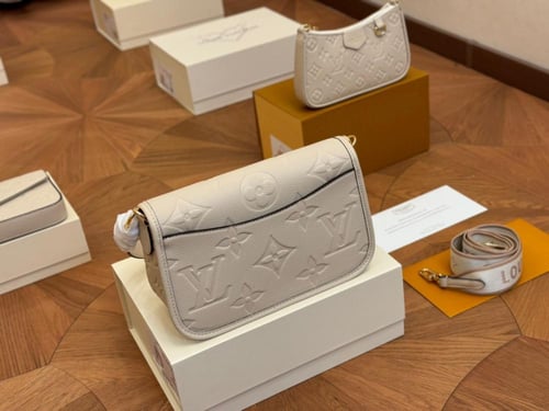 Louis Vuitton Diane Handbag - White