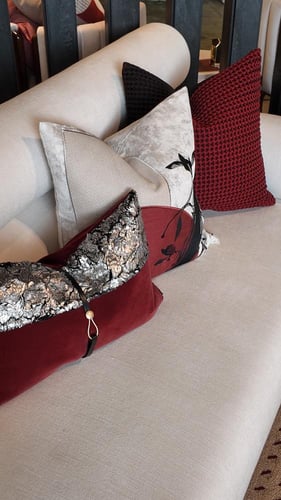 وسادة من مجموعة وهج