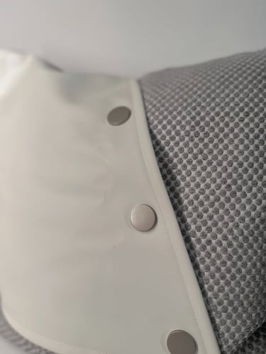 وسادة من مجموعة نمق