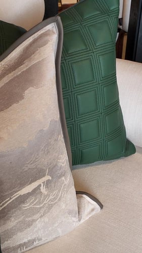 وسادة من مجموعة الحياة