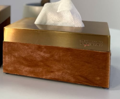 علبة مناديل جلد حصان بني بغطاء ستيل ذهبي
