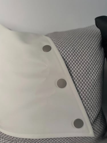 وسادة من مجموعة نمق