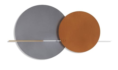 لوحة حائط مع إنارة