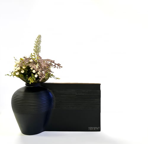 مزهرية مخططة أسود