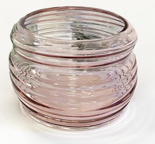 مزهرية زجاج متموجة