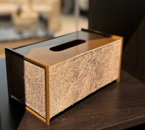 علبة مناديل جلد حصان رمادي وستيل ذهبي