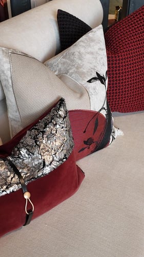 وسادة من مجموعة وهج