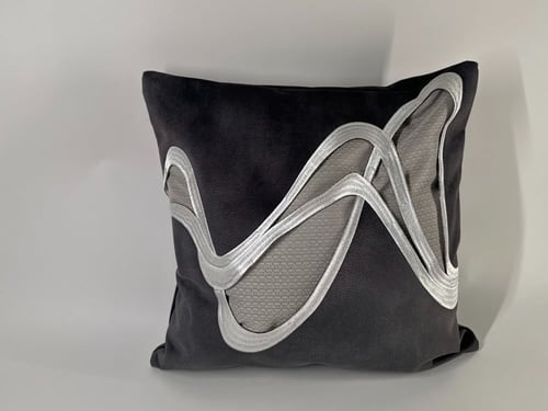 وسادة من مجموعة موج