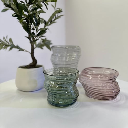 مزهرية زجاج متموجة