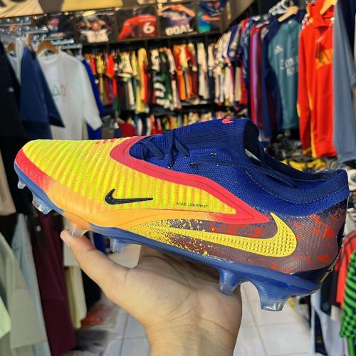 حذاء نايك فانتوم