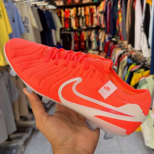 حذاء نايك تيمبو