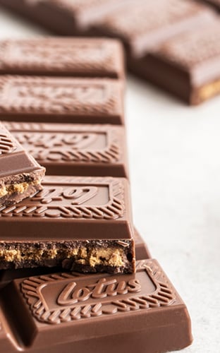 لوح شوكولاتة اللوتس بحشوة اللوتس 180 جم