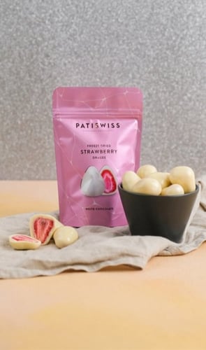 باتي سويس فراولة مغطى بالشوكلا 80 جرام