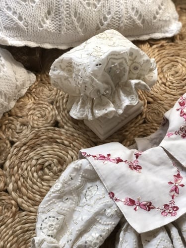 فستان طفله وقبعه