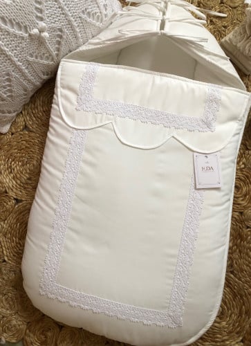 مدس اوف وايت محايد وقبعه