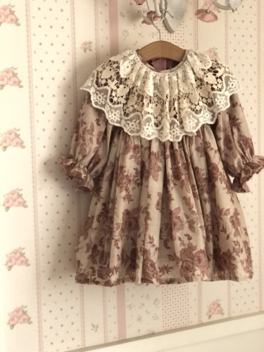 فستان الأناقه وقبعه