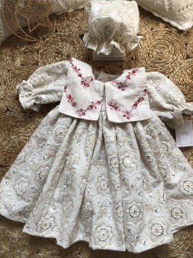 فستان طفله وقبعه