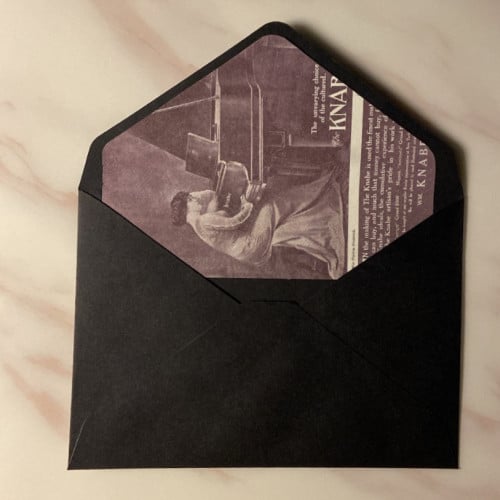 ظرف عازفة البيانو