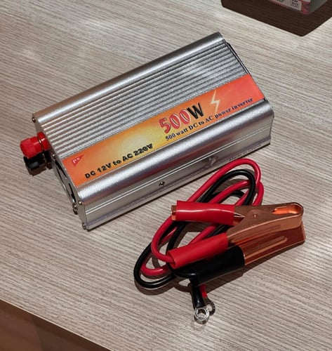 محول طاقة من تيار مستمر 12 فولت إلى تيار متردد 220...