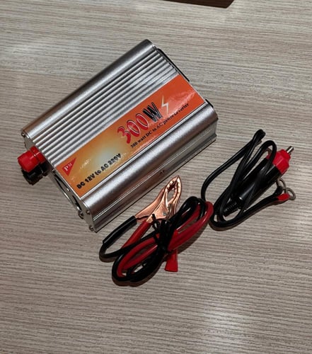 محول طاقة من تيار مستمر 12 فولت إلى تيار متردد 220...