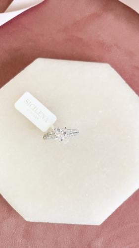 Amorè Ring