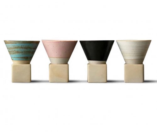 كوب مخروطي مع قاعدة - ألوان متعددة