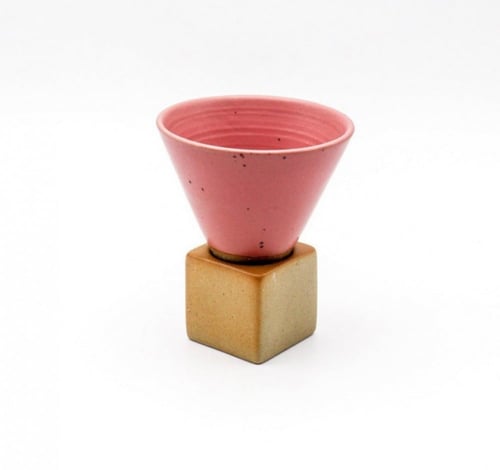 كوب مخروطي مع قاعدة - ألوان متعددة