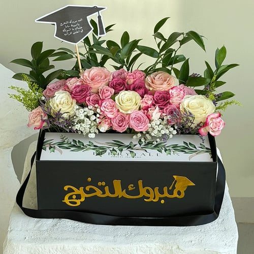 بوكس التخرج [ ورد طبيعي + بوكس حلا])