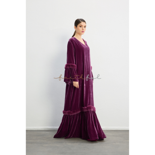 فستان مخمل برغندي بأكمام واسعة