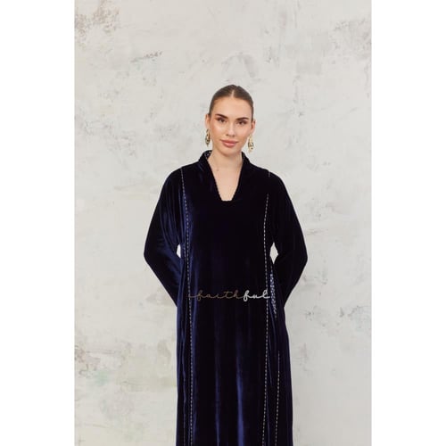 عباية مخمل موف بأكمام واسعة