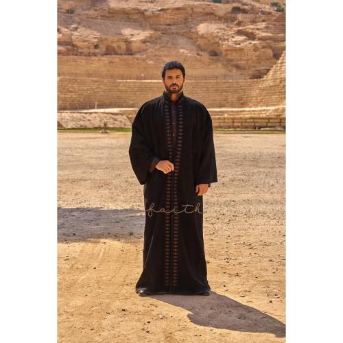 SUED BISHT WITH LEATHER PYRAMIDS