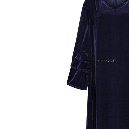 فستان مخمل كحلي بأكمام طبقات