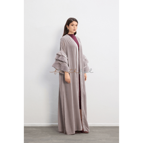 عباية مخمل رمادي تاوب بأكمام بطبقات