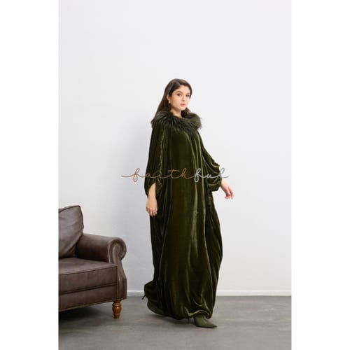 عباية طوق راكون المخملية